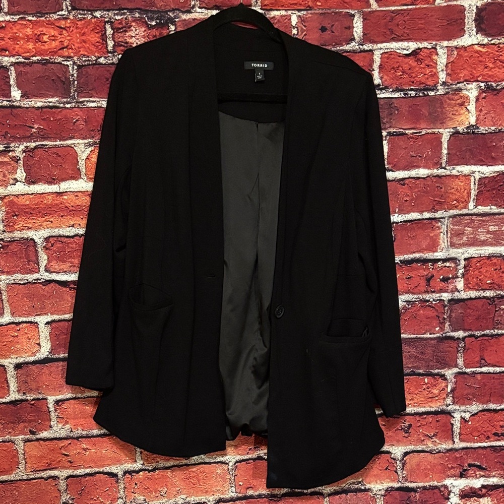 Collar-less Relaxed torrid Black Open-Front Blazer with Single Button